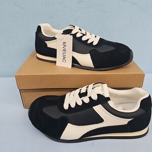 MVEUAC Comfort Casual Women's Sneakers 9 Black and White
